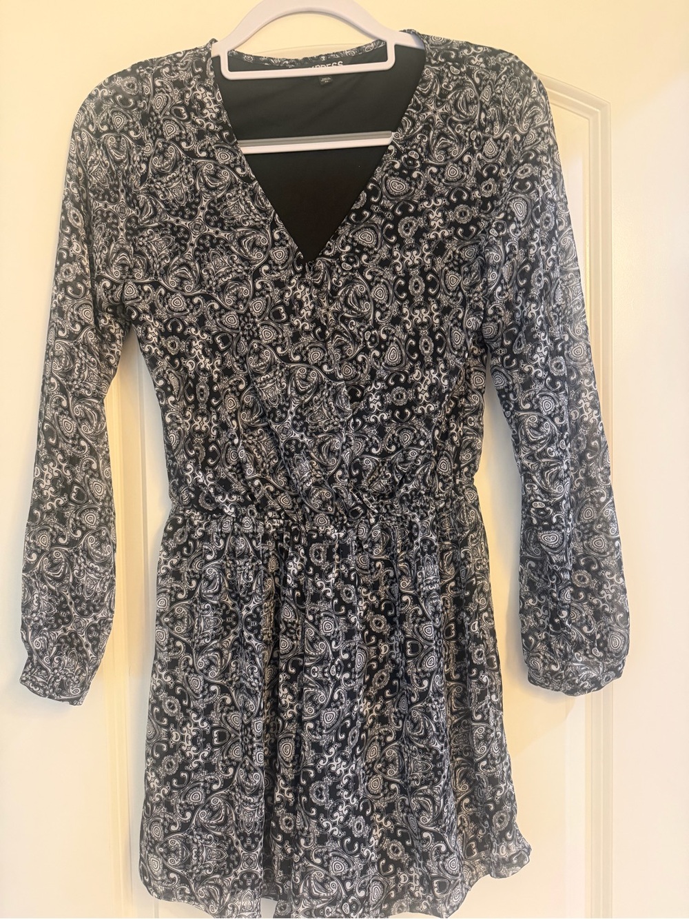 Express Black and White Paisley Wrap-Front Long Sleeve Dress